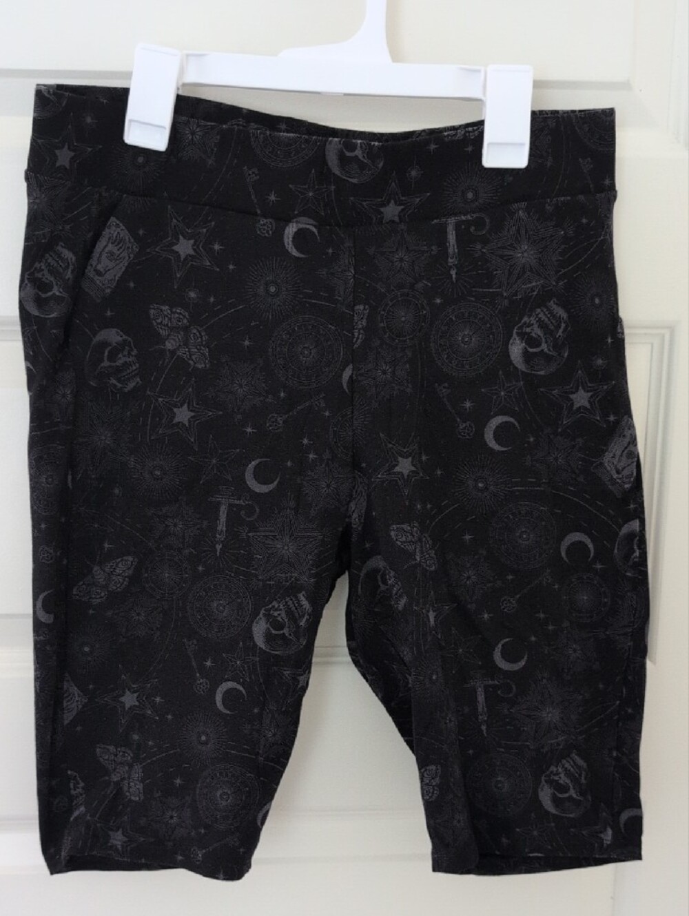 TORRID Bike Shorts 11'' Signature Waist Pocket Magical Objects Deep Black 1X - Picture 3 of 10